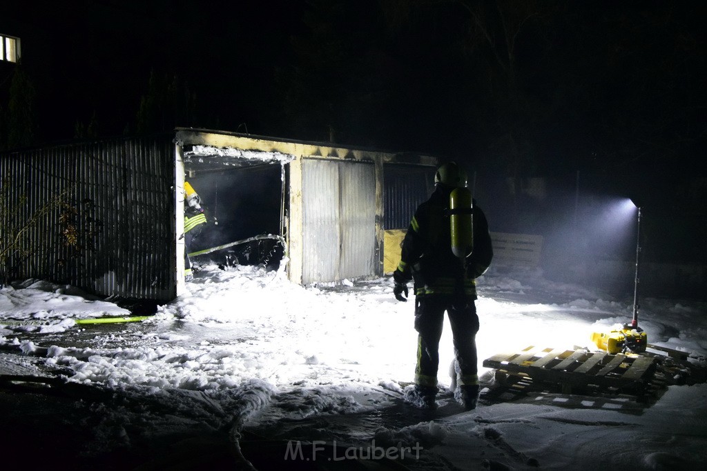 Feuer Hinterhof Garagen Koeln Hoehenberg Olpenerstr P048.JPG - Miklos Laubert